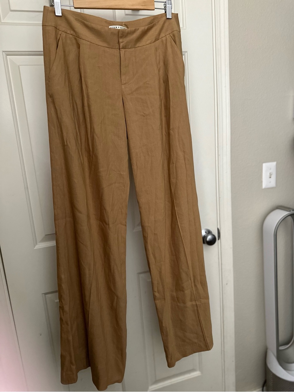 Alice + Olivia Wide-Leg linen Pants - Picture 2 of 7